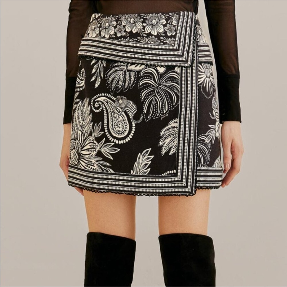 Farm Rio Paisley Bloom Fold Over Waist skirt black and white Size 24